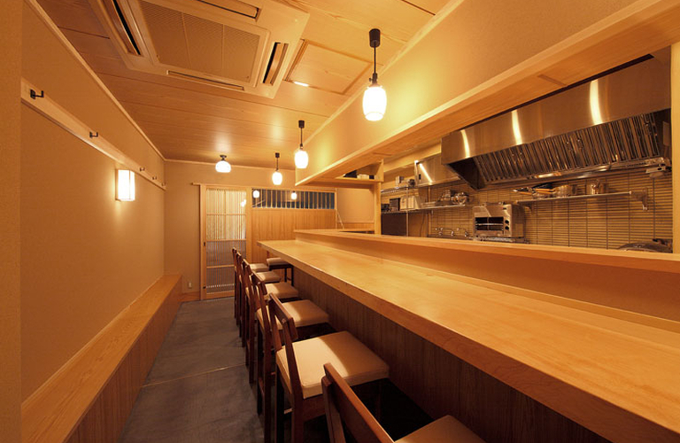 羽曳野市の飲食店にぴったりのエアコン交換工事！快適な空間作りをお手伝いします。