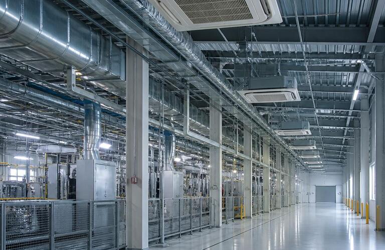 工場の運営をスムーズに！エアコン移設工事は未来の基盤です。