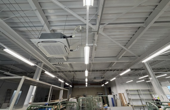 吹田市の工場を快適にする業務用エアコン取り付け工事！