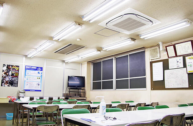 工場の快適な作業環境を実現するエアコン取り付けはお任せ！